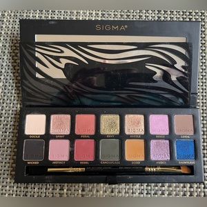 Sigma untamed eyeshadow palette